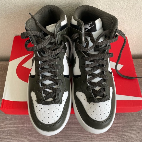 BRAND NEW Size 7 Women’s Nike Dunk High Ups in Summit White/Cargo Khaki-Black - Picture 2 of 5